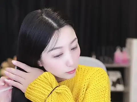 Nuyoah-77 online show from 10.18.25