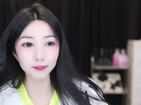 Nuyoah-77 online show from 11.17.25