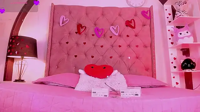 Snapshot of LadyAvalon chatting on 02.15.25 LadyAvalon online show from 02.15.25