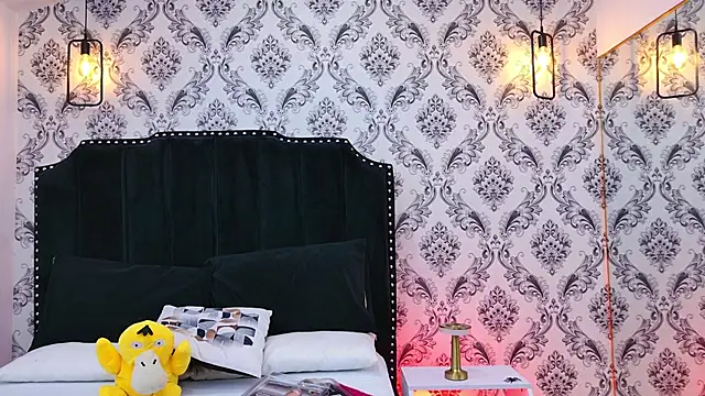 SaaraBrown online show from 11.03.25