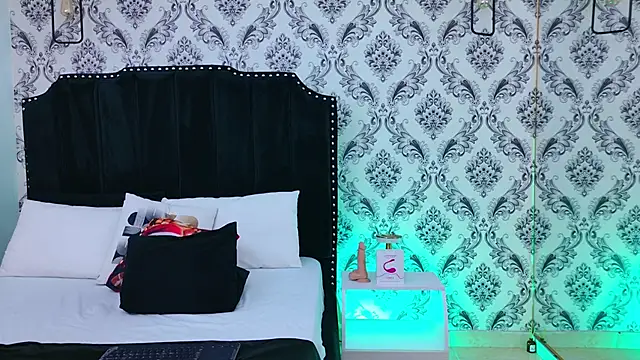 SaaraBrown online show from 11.22.25