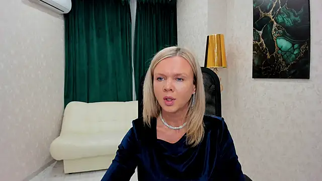 Snapshot of AgathaKlouin chatting on 02.18.25 AgathaKlouin online show from 02.18.25