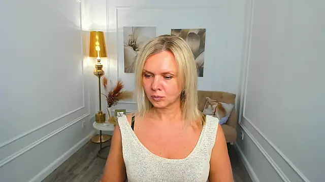 AgathaKlouin online show from 04.07.26