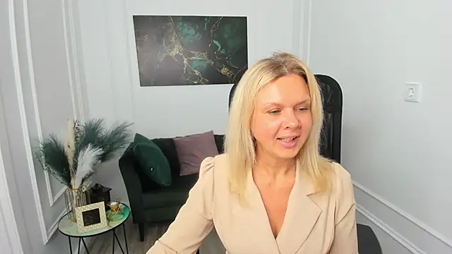 AgathaKlouin online show from 04.09.26