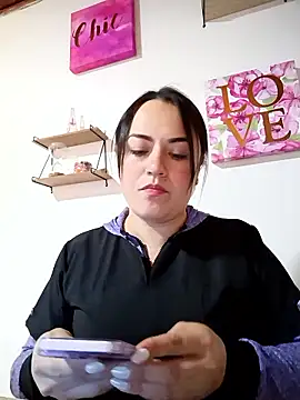 Snapshot of Lesly_10- chatting on 06.12.26 Lesly 10- online show from 06.12.26