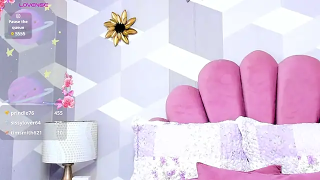 Snapshot of KylieMonnett chatting on 03.21.25 KylieMonnett online show from 03.21.25