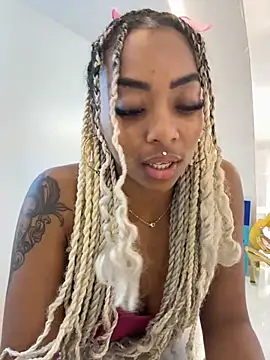 Alondrasparrow2 online show from 05.05.26