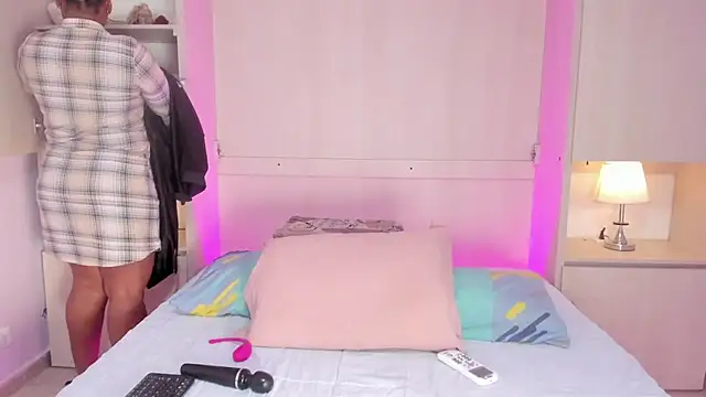 Snapshot of EmilyyStuart chatting on 02.17.26 EmilyyStuart online show from 02.17.26