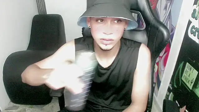 Snapshot of zacariasss_ chatting on 12.29.24 zacariasss online show from 12.29.24