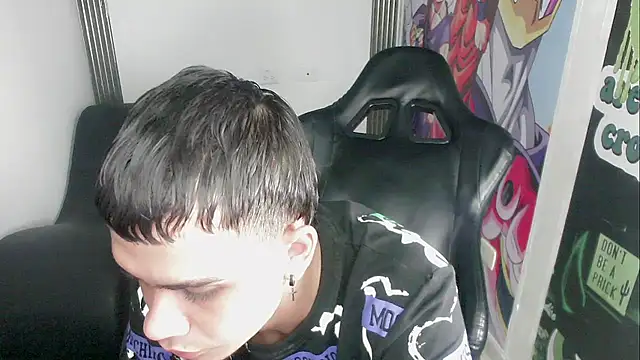 Snapshot of zacariasss_ chatting on 12.30.24 zacariasss online show from 12.30.24