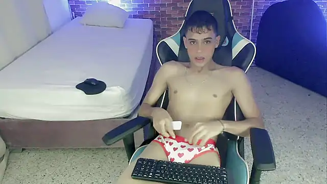 Snapshot of zacariasss_ chatting on 09.13.25 zacariasss online show from 09.13.25