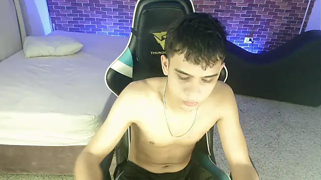 Snapshot of zacariasss_ chatting on 09.25.25 zacariasss online show from 09.25.25