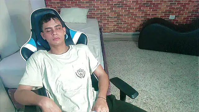 Snapshot of zacariasss_ chatting on 09.26.25 zacariasss online show from 09.26.25