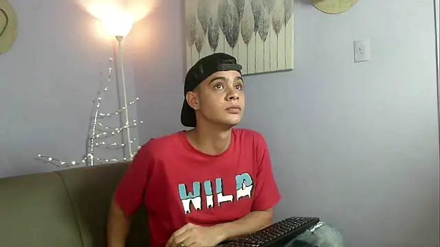 Snapshot of zacariasss_ chatting on 10.15.25 zacariasss online show from 10.15.25