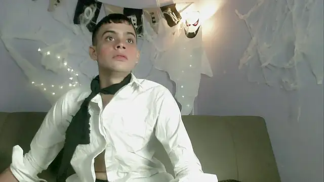 Snapshot of zacariasss_ chatting on 10.26.25 zacariasss online show from 10.26.25