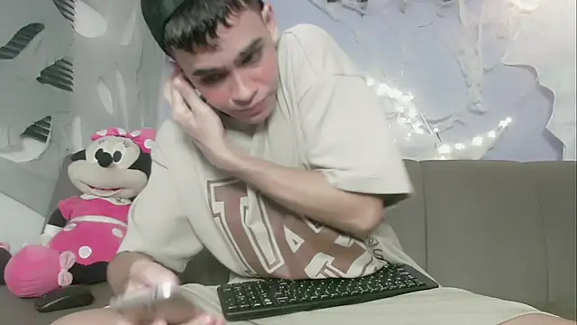 Snapshot of zacariasss_ chatting on 10.28.25 zacariasss online show from 10.28.25