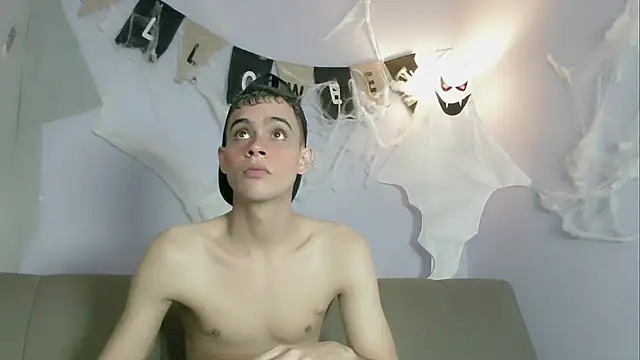 Snapshot of zacariasss_ chatting on 11.01.25 zacariasss online show from 11.01.25