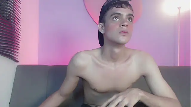 Snapshot of zacariasss_ chatting on 11.18.25 zacariasss online show from 11.18.25