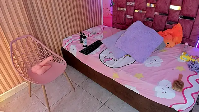 Snapshot of melody_paris chatting on 02.20.25 melody paris online show from 02.20.25