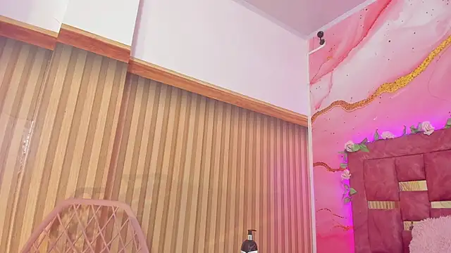 Snapshot of melody_paris chatting on 11.18.25 melody paris online show from 11.18.25