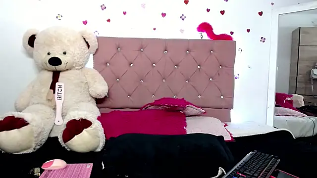 Snapshot of Riossvale chatting on 01.08.25 Riossvale online show from 01.08.25