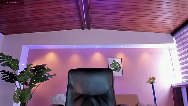 Snapshot of Lyssa_Muller chatting on 02.19.25 Lyssa Muller online show from 02.19.25