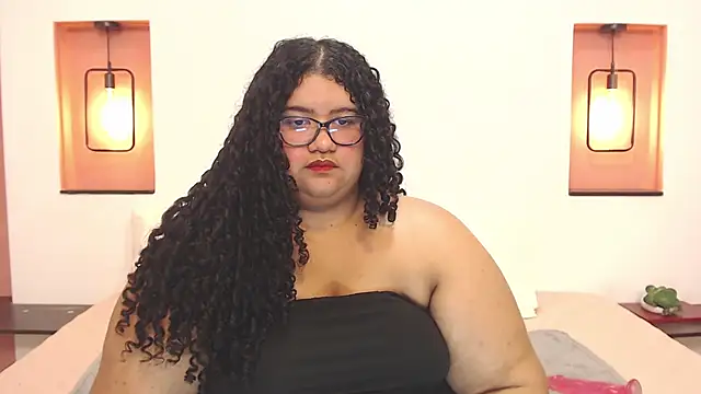 Snapshot of Miley_Collins chatting on 12.10.24 Miley Collins online show from 12.10.24