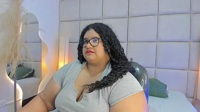 Snapshot of Miley_Collins chatting on 11.15.25 Miley Collins online show from 11.15.25