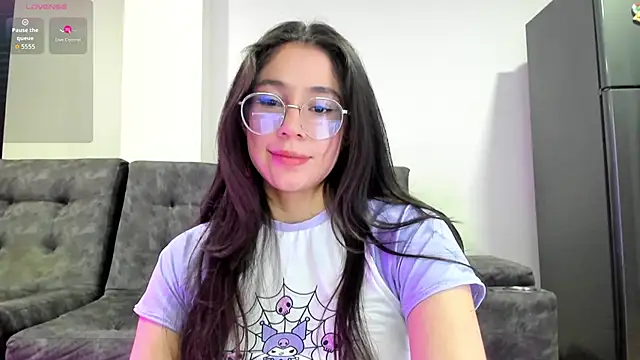 emmadiaz1 online show from 10.29.25