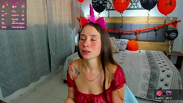 Snapshot of martina_lujann chatting on 10.15.25 martina lujann online show from 10.15.25