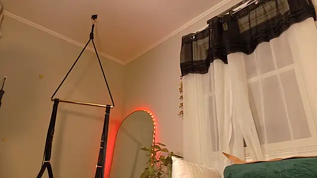 Snapshot of MistressKatie13xxx chatting on 01.12.25 MistressKatie13xxx online show from 01.12.25