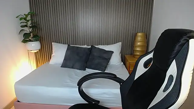 dania miller  online show from 12.12.24