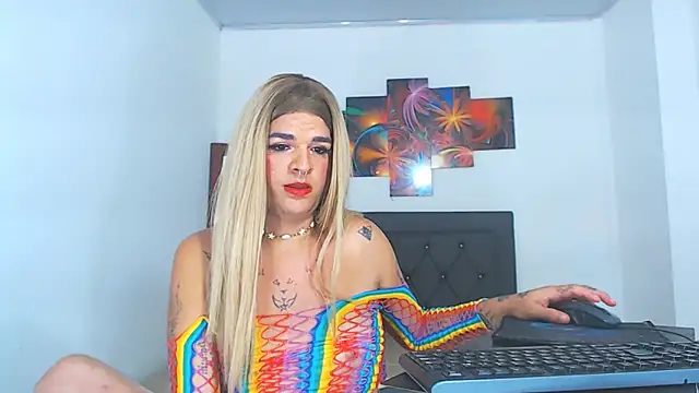 Snapshot of eloisaath chatting on 03.23.25 eloisaath online show from 03.23.25