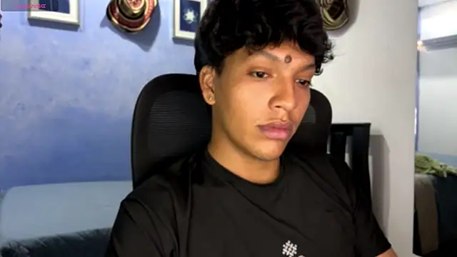 Snapshot of Xander_bonnet1 chatting on 11.25.25 Xander bonnet1 online show from 11.25.25