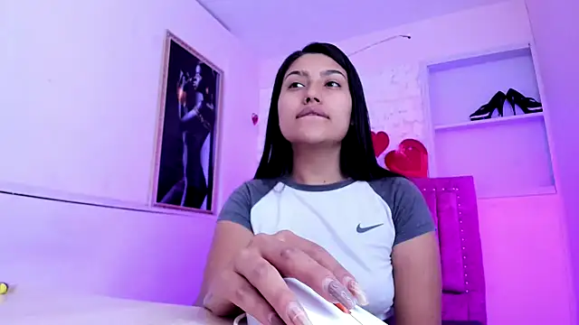 SarahStones online show from 09.19.25