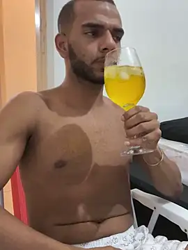 Snapshot of noahmarins chatting on 12.22.24 noahmarins online show from 12.22.24