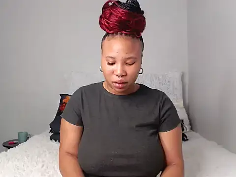 DrippinCaramelCutie online show from 12.21.24