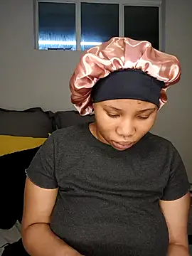 DrippinCaramelCutie online show from 11.26.25