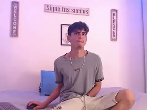 Snapshot of harrytomson_1 chatting on 12.29.24 harrytomson 1 online show from 12.29.24