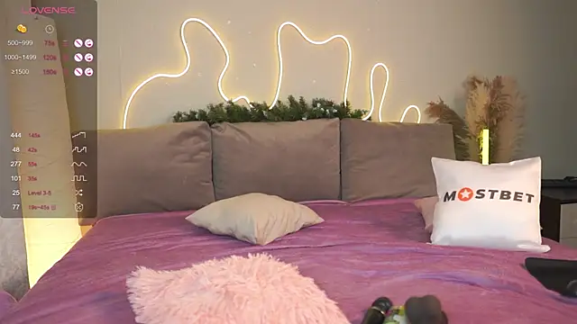 Chloeromantic online show from 01.10.25