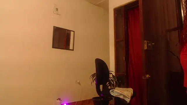 Snapshot of cougar_town chatting on 11.22.25 cougar town online show from 11.22.25