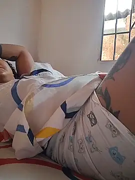 Snapshot of cougar_town chatting on 12.21.25 cougar town online show from 12.21.25