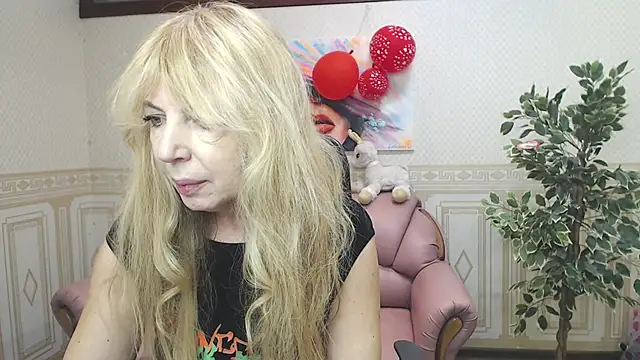 Snapshot of Anna_Diax chatting on 02.19.25 Anna Diax online show from 02.19.25