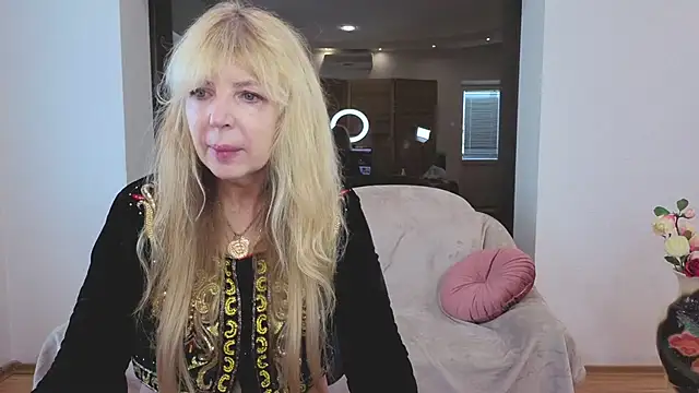 Snapshot of Anna_Diax chatting on 09.20.25 Anna Diax online show from 09.20.25