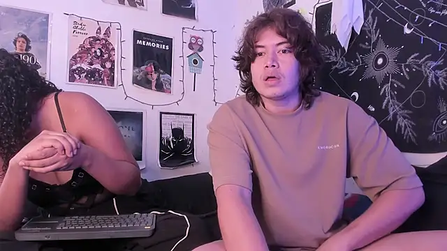 Snapshot of hothoneychile chatting on 09.17.25 hothoneychile online show from 09.17.25