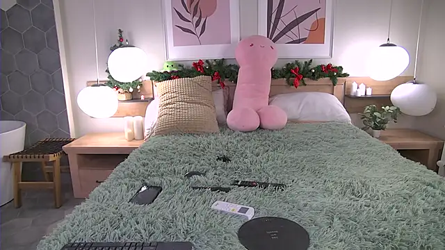 AshleyDouglas online show from 12.25.24