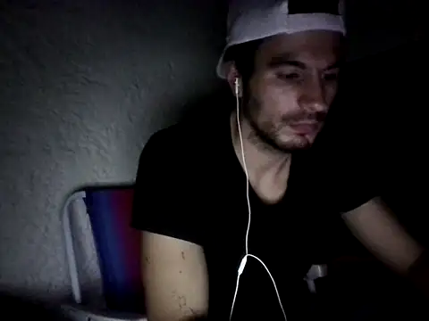 Snapshot of montevideoo chatting on 12.21.25 montevideoo online show from 12.21.25