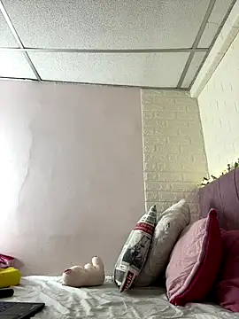 Snapshot of annaharper- chatting on 09.19.25 annaharper- online show from 09.19.25