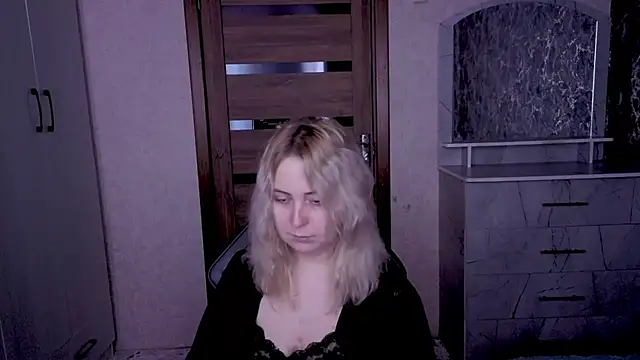 Snapshot of Kristy-Max chatting on 04.27.26 Kristy-Max online show from 04.27.26