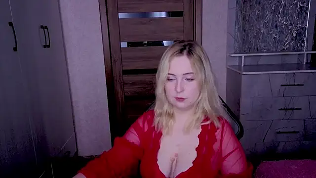 Snapshot of Kristy-Max chatting on 05.16.26 Kristy-Max online show from 05.16.26